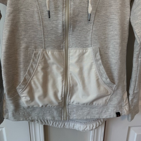 Studio by Energy Zone Women’s Zip Up Athletic Sweater Size Small - Picture 5 of 13
